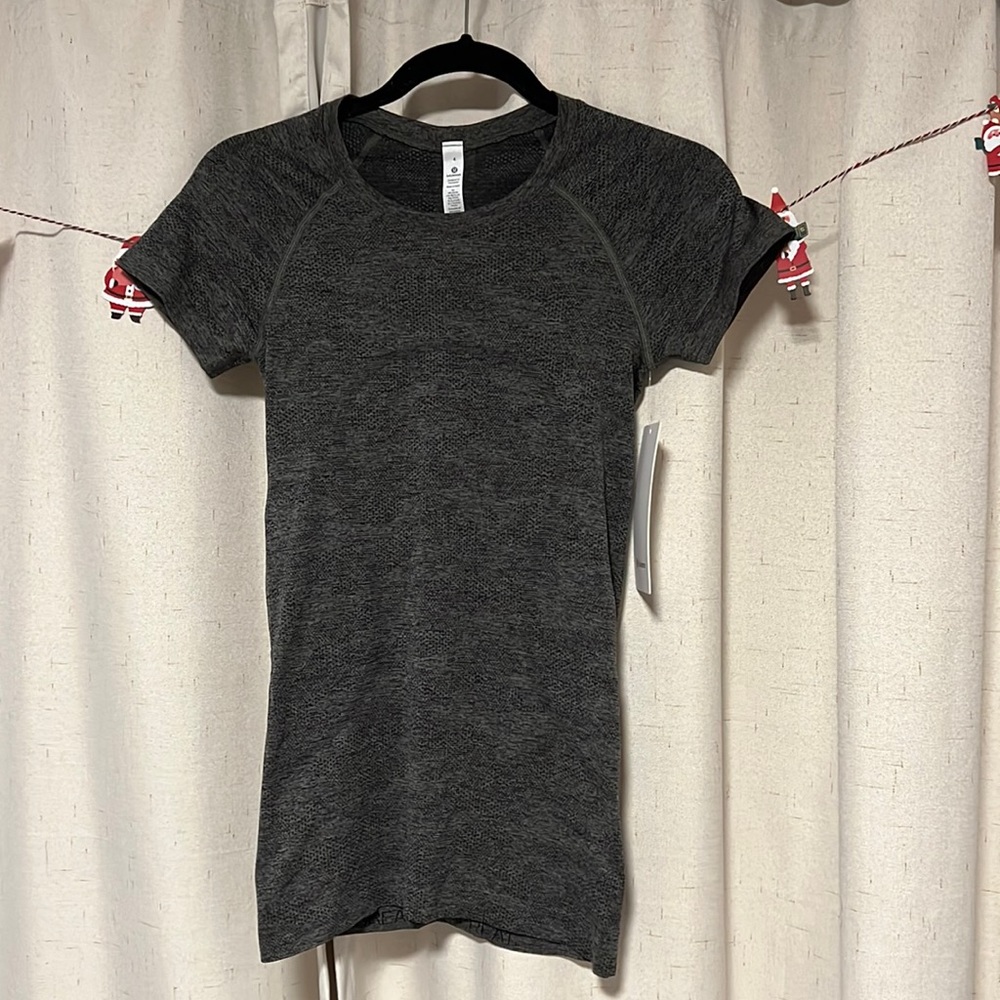 lululemon Woman's T-shirt (Swiftly Tech AS 2. 0)